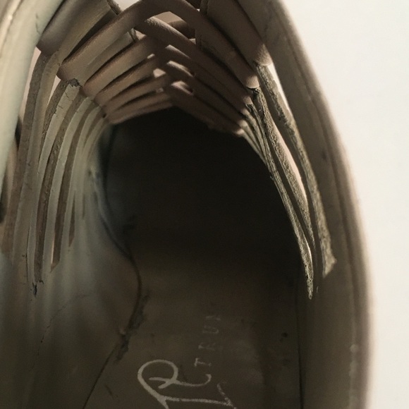 Ivanka Trump Leather Pointed Heel Ankle Boots 6.5M - Picture 15 of 16